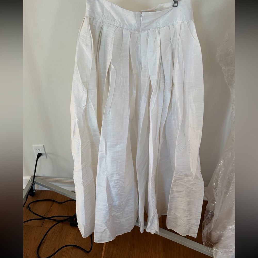 Julia Amory Ball Skirt. NWT. Warm White. Size Medium. - Picture 4 of 5